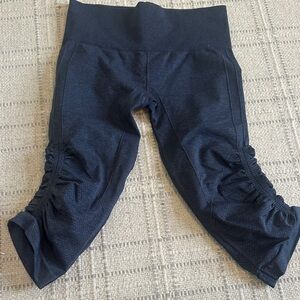 Women’s Lululemon crop leggings, awesome material
